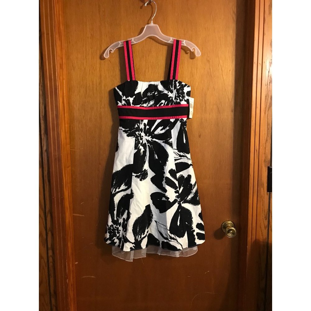 NWT Jodi Kristopher jr. Size1 black & white floral dress.